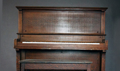 How Many People Does it Take to Move a Piano? upright piano weight1 How Many People Does it Take to Move a Piano?
